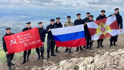 Молодёжь Пятигорска взошла на вершину горы Бештау в честь 80-летия Победы