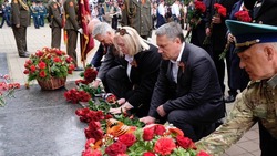 Цветы к Вечному Огню возложили в Пятигорске