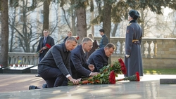 Делегация Беларуси начала визит на Ставрополье с Вечного огня