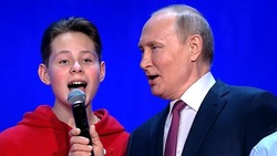 Пятигорский школьник спел гимн с Путиным