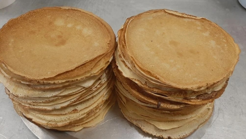 Маленьких пациентов пятигорской больницы поздравили с Масленицей