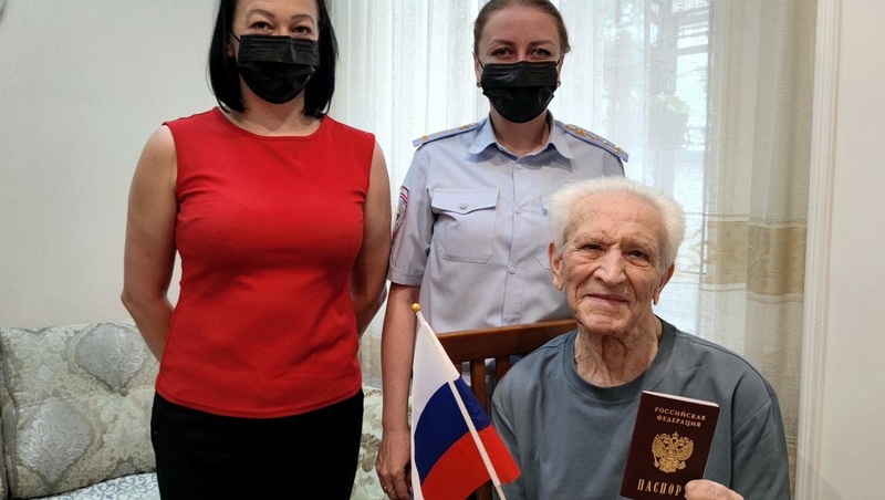 В Пятигорске 91-летний пенсионер из ДНР стал гражданином Российской Федерации