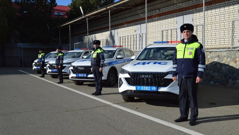 Автоинспекторы на новых патрульных автомобилях начали дежурить на Ставрополье 