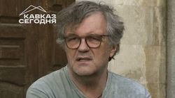 Эмир Кустурица приехал с прощальным туром на Кавминводы и пообещал экранизировать «Мёртвые души»