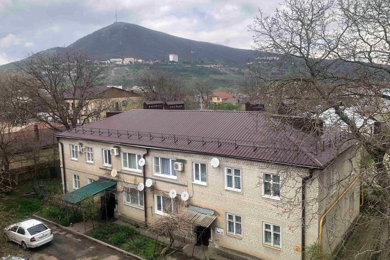 Капитальный ремонт крыши дома 1965 года провели в Пятигорске