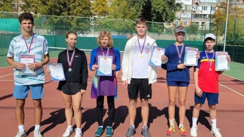 Четыре медали завоевали пятигорчане на краевых соревнованиях по теннису