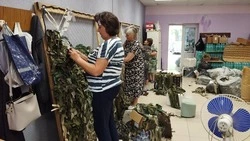 Пожилые волонтёры в Минводах шью носилки и пекут пирожки для бойцов спецоперации