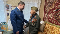 Прокурор Пятигорска поздравил с днём рождения ветерана ВОВ