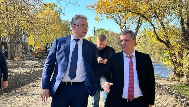 Губернатор Владимир Владимиров осмотрел парк в микрорайоне Водник в Пятигорске