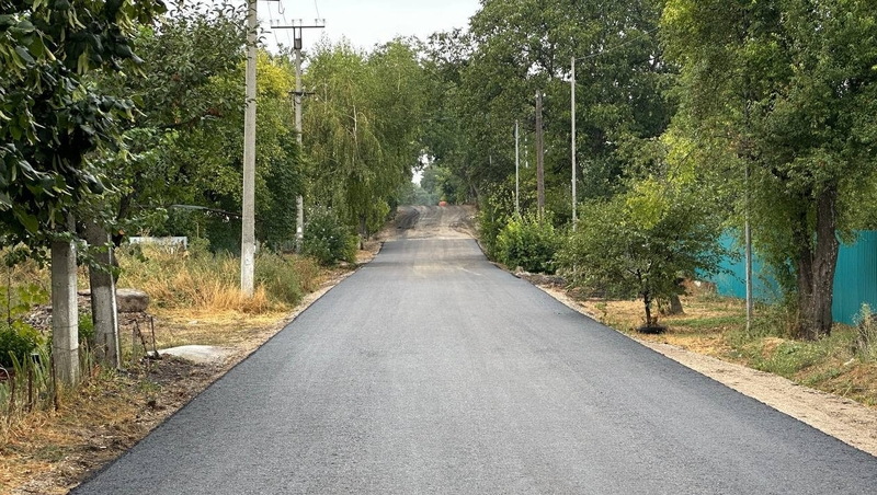 В станице Константиновской обновляют дороги