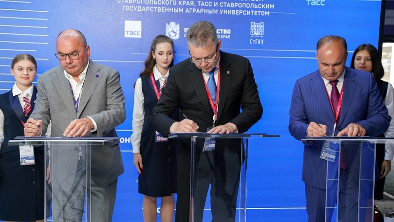 Губернатор Владимиров подписал меморандум об открытии медиацентра ТАСС, оператором которого станет «Победа26»